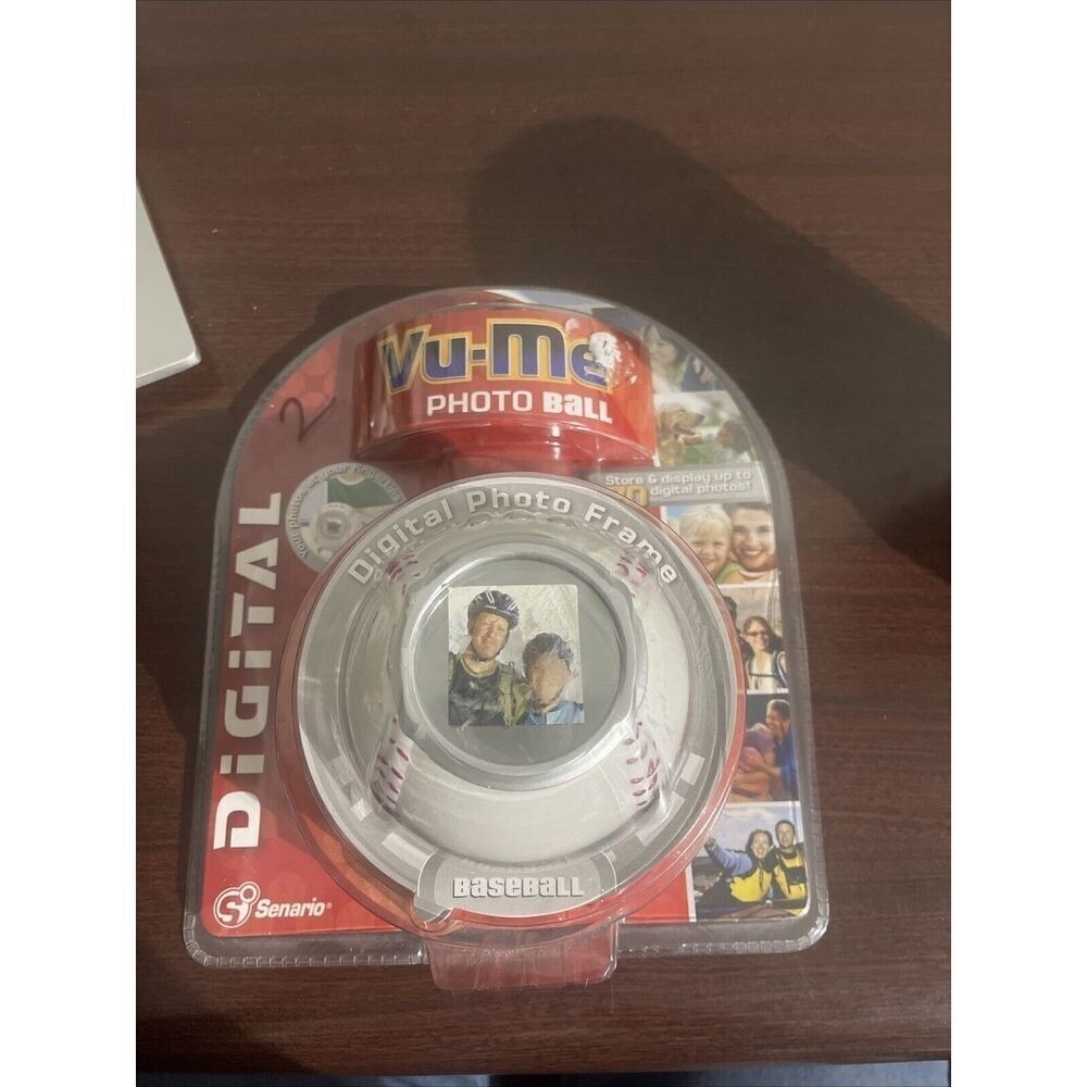 2007 Vu-Me Photo Ball store & Display 70 digital Photos NIP new baseball design‎